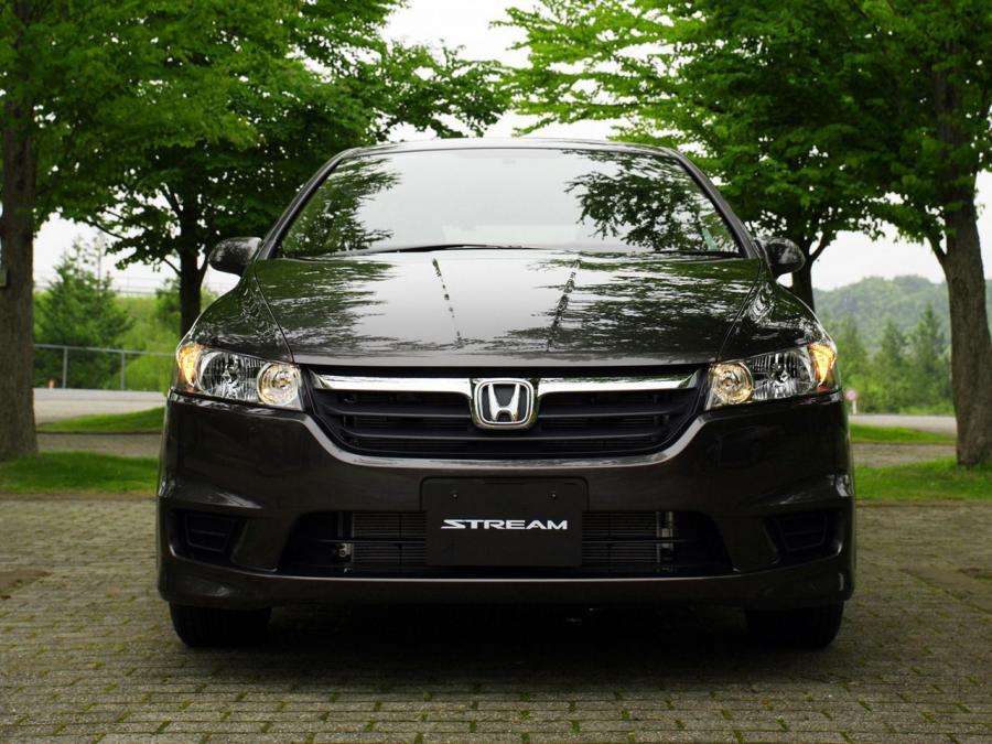  Honda Stream 2006 года  (фото 2 из 7)